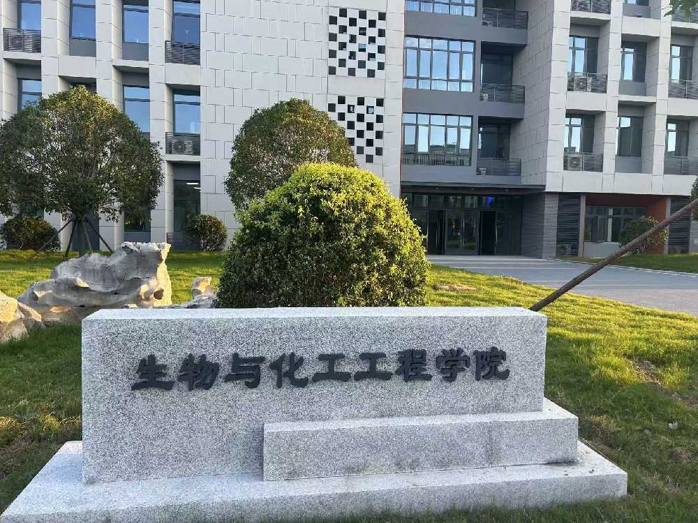 扎赉特旗扬州职业大学体育场高杆灯项目